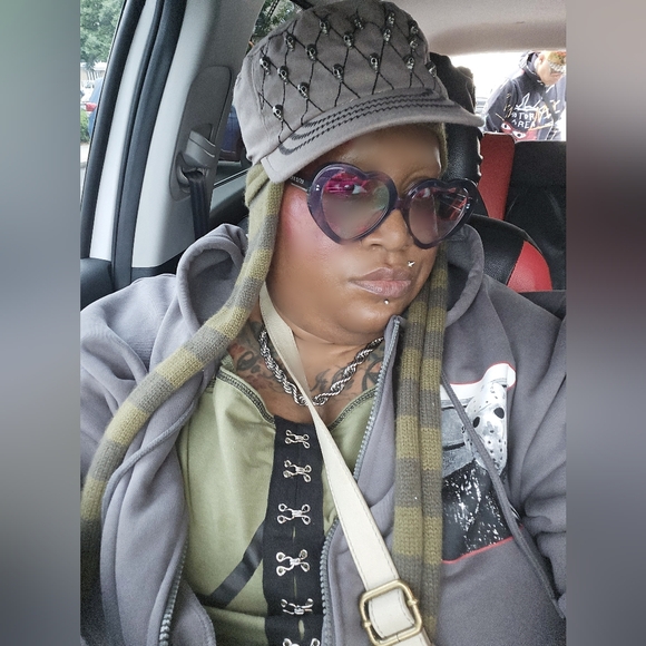 Meet your Posher, Eva - Picture 5 of 15